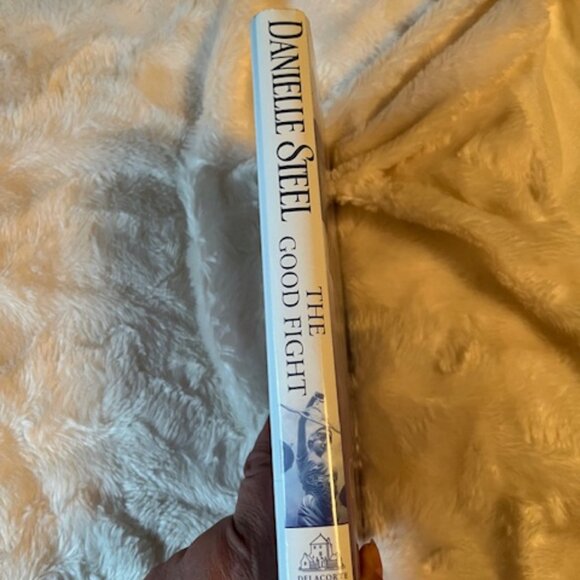 The Good Fight  A novel  by Danielle Steel Hardcover Book - Picture 2 of 5